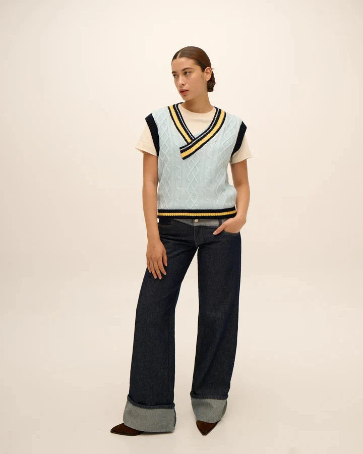 THE LECTURE VEST IN SOFT BLUE