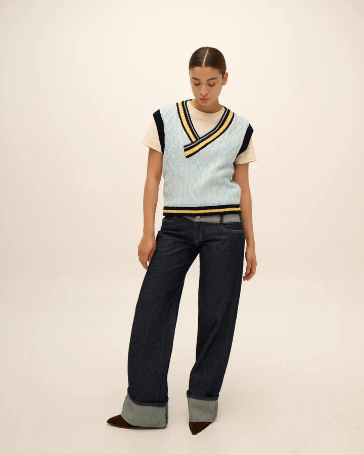 THE LECTURE VEST IN SOFT BLUE