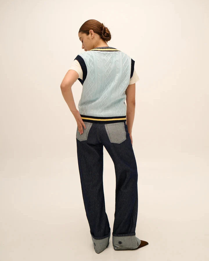THE LECTURE VEST IN SOFT BLUE