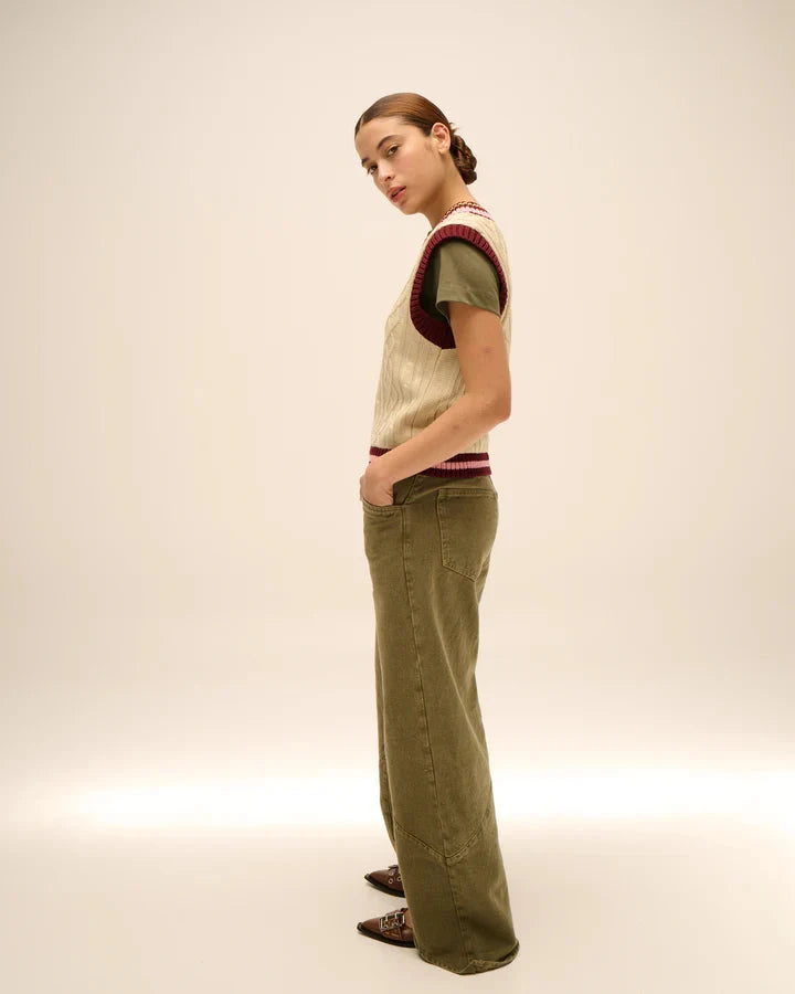 THE LECTURE VEST IN BURGUNDY