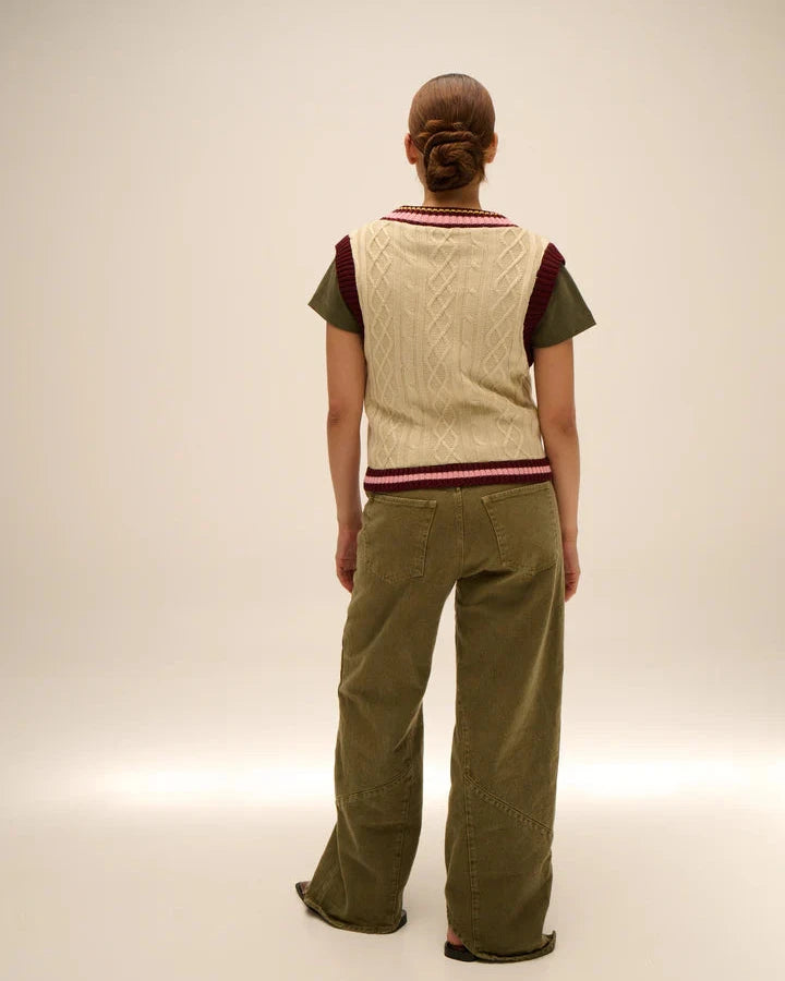 THE LECTURE VEST IN BURGUNDY