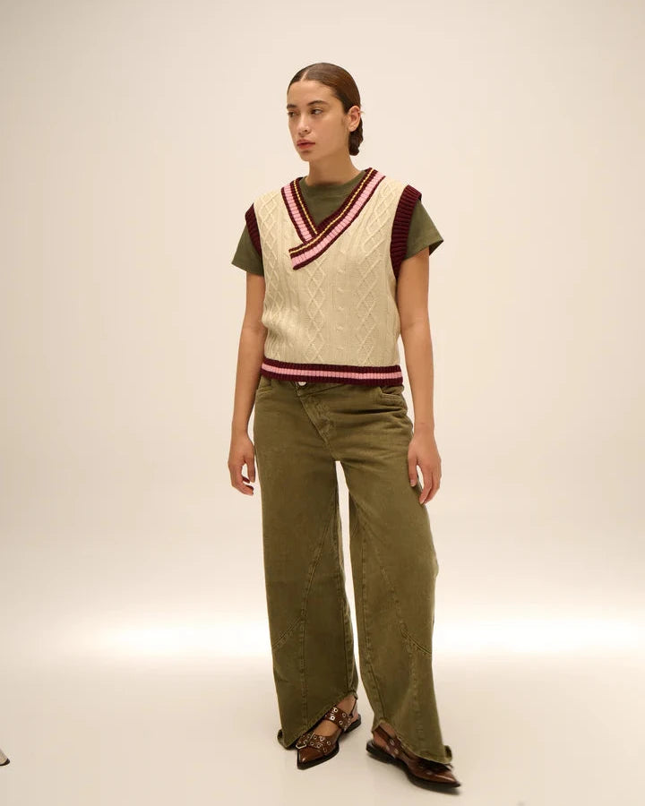 THE LECTURE VEST IN BURGUNDY