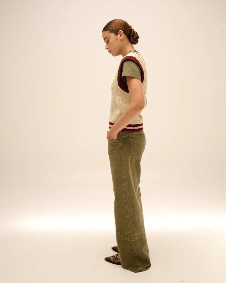THE LECTURE VEST IN BURGUNDY