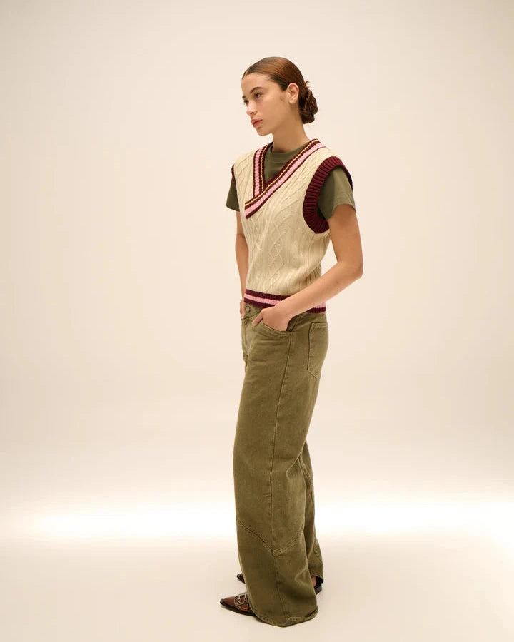 THE LECTURE VEST IN BURGUNDY