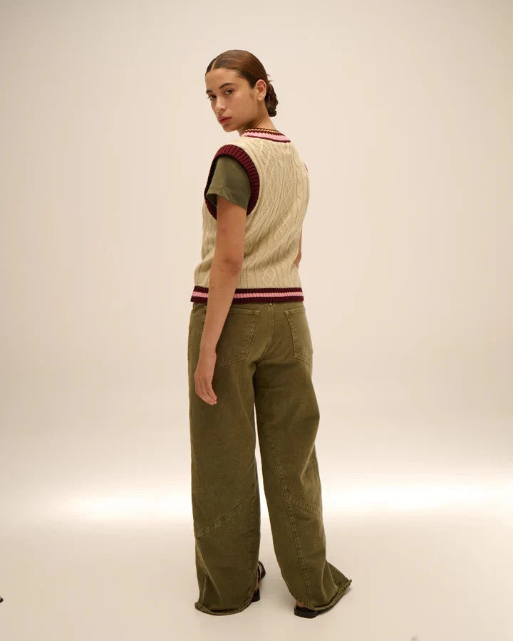 THE LECTURE VEST IN BURGUNDY