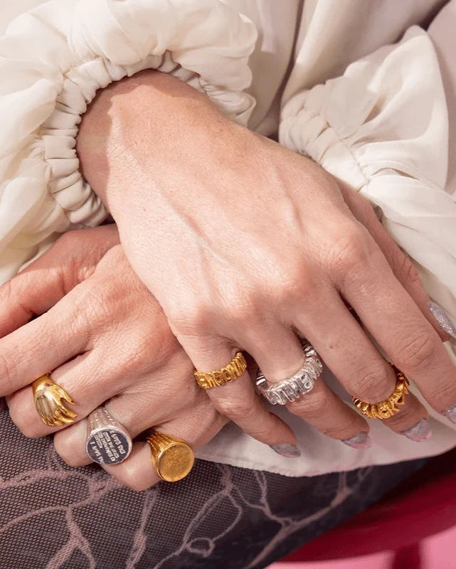ANILLO TO THE MOON AND BACK