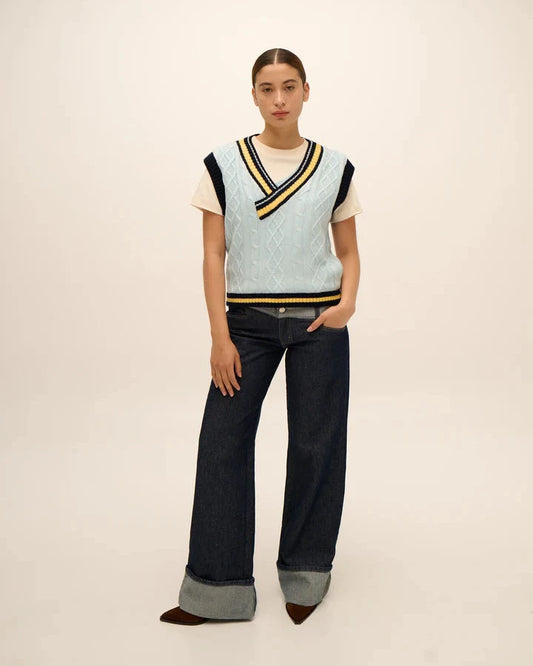 THE LECTURE VEST IN SOFT BLUE
