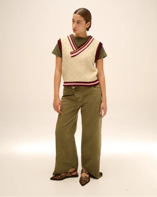 THE LECTURE VEST IN BURGUNDY