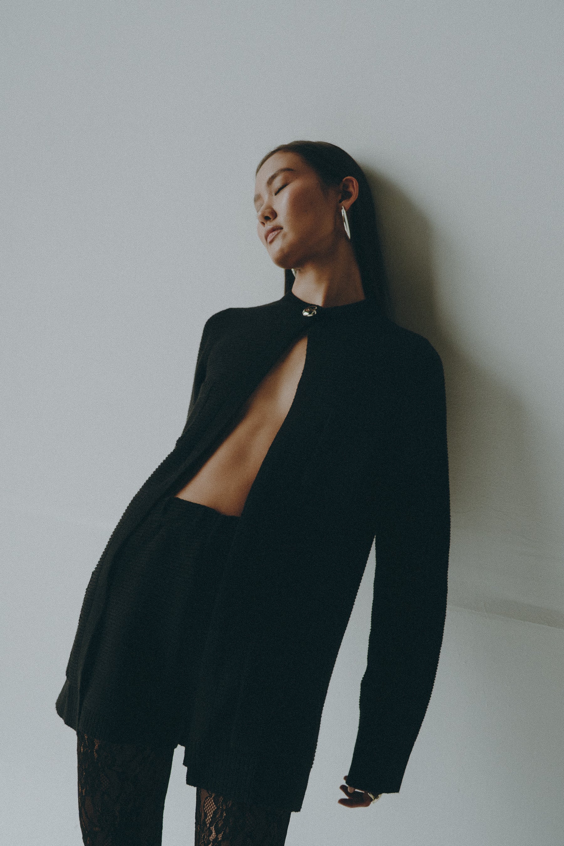 BLACK ONE BUTTON CARDIGAN