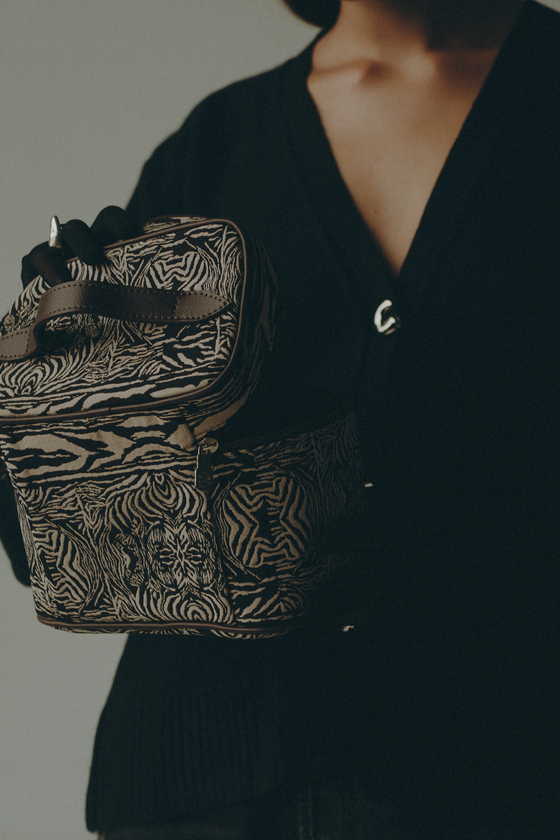 BLACK ONE BUTTON CARDIGAN